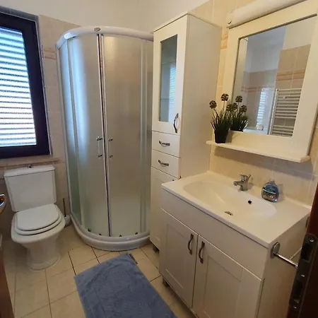 Relax For Max 5 Persons Close To The Apartment