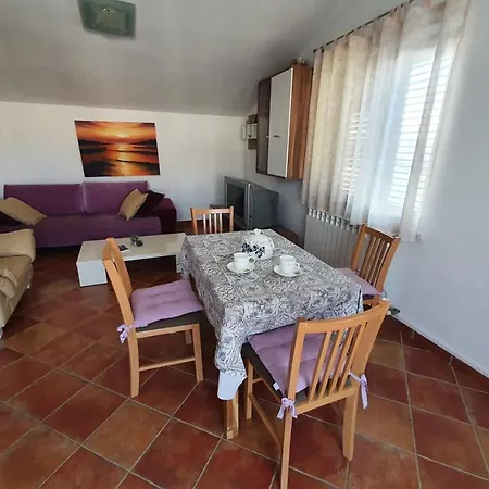 Relax For Max 5 Persons Close To The Apartment