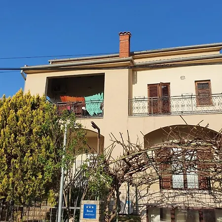 Apartment Relax For Max 5 Persons Close To The *