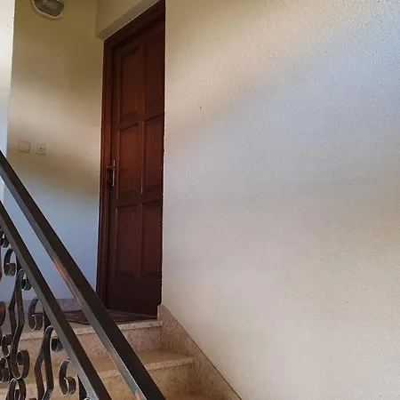 Relax For Max 5 Persons Close To The Apartment